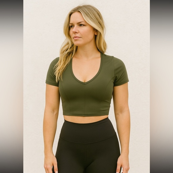 Offline by aerie cropped green work out top small - Picture 2 of 4